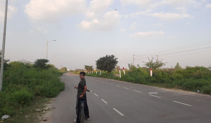 Photo 1 of the Bikemap route "AVADH VIHAR YOJNA to 4-A/272"