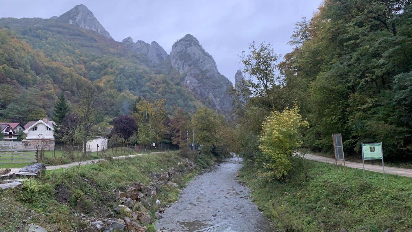 DJ750C, Râmeți  Cotorăști Vf Plesii Valea Uzei Cheile Mănăstiri