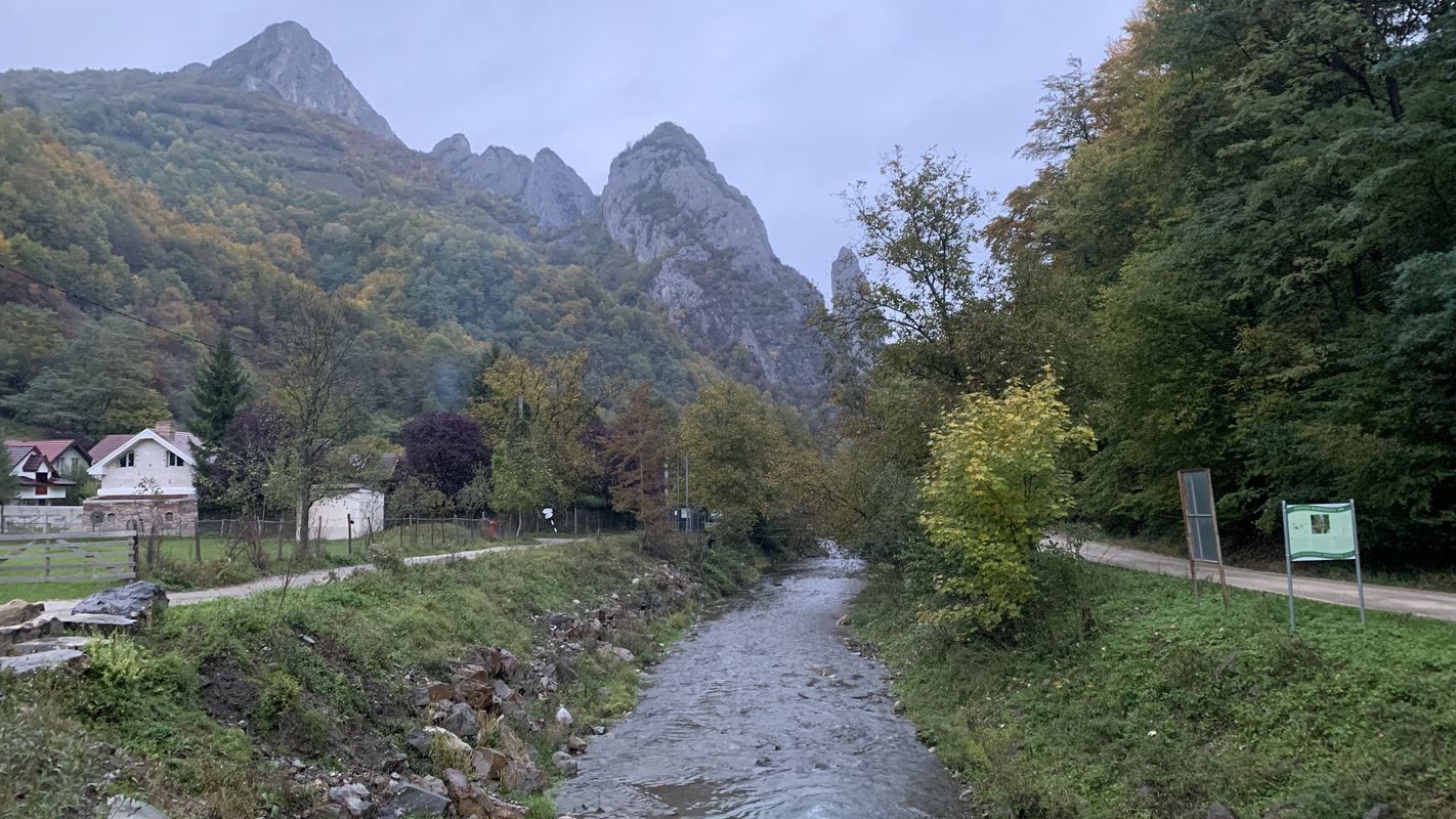 DJ750C, Râmeți  Cotorăști Vf Plesii Valea Uzei Cheile Mănăstiri