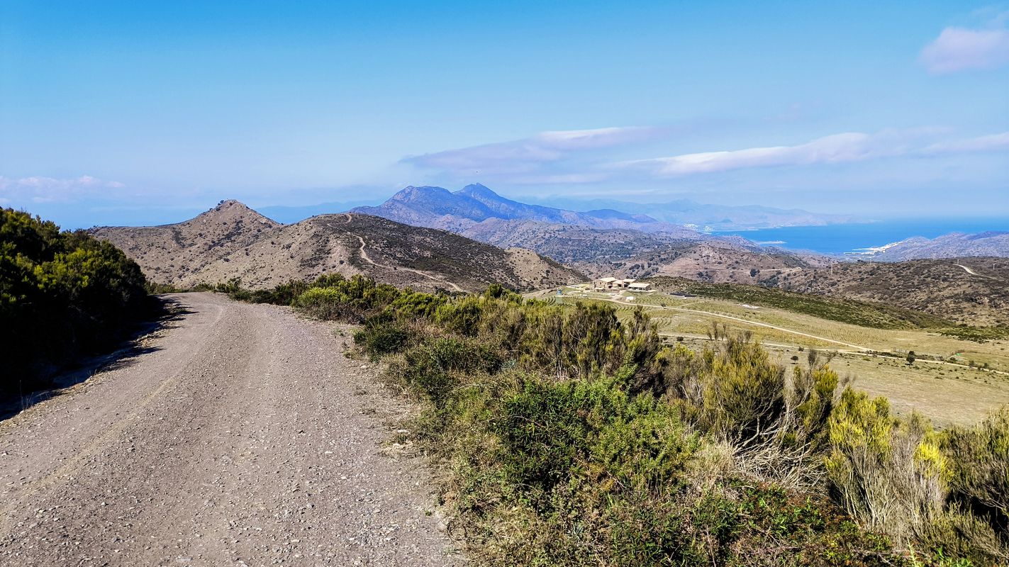 17 Roses Can-Berta Mas-Estela La-Selva-de-Mar Port-de-la-Selva Puignau Mas-Vell Mas-Bufadors Perafita Peni Puig-Alt FrĂ gam
