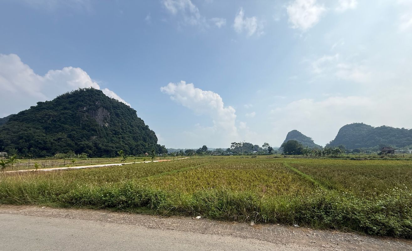 Tan Lac to Chi Dao, Lac Son