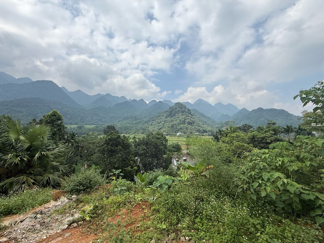 Tan Lac to Chi Dao, Lac Son