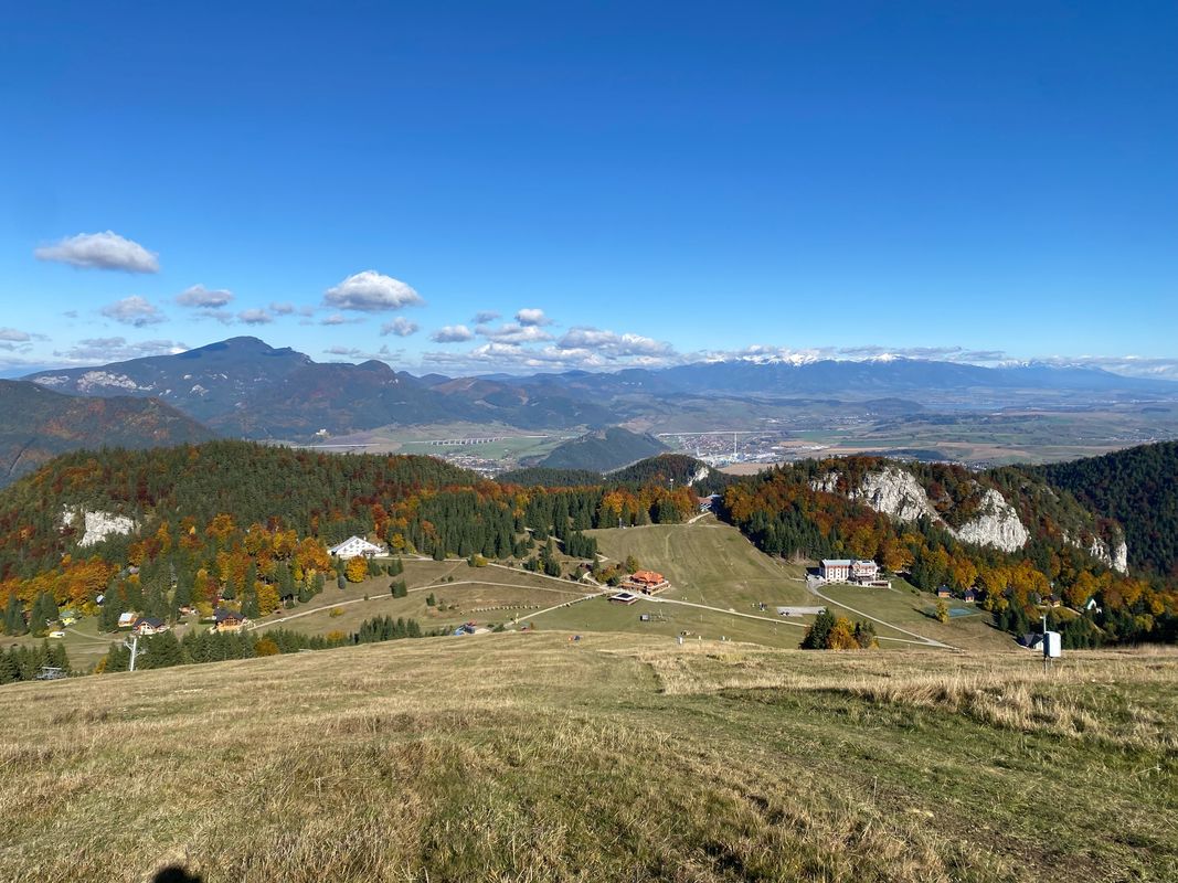 Komjatná, Komjatná až Komjatná, Komjatná