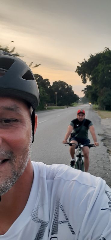 De 98QF+882 a Avenida Marín Albarico entre y Local Nro.