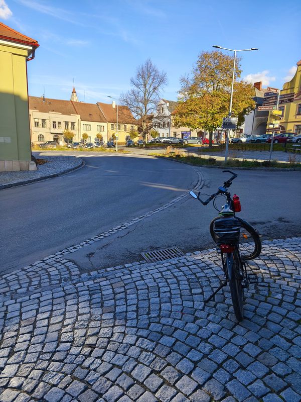 Stradouň, Luže, Chroustovice