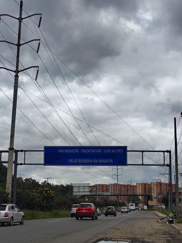 De Diagonal # 100-42 a Carrera # 64A-48