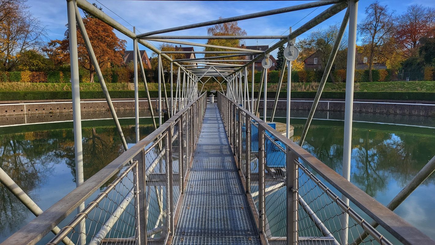 mit dem Rad von Oberhausen am Rhein-Herne-Kanal entlang