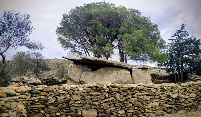 Zdjęcie 2 trasy Bikemap „17 Roses Dolmens Fràgam Pas-del-Llop Puig-Alt-Sud Pla-de-Les-Gates Puig-del-Gall Mas-de-la-Torre Montjoi Rec-de-la-Murtra Puig-R”