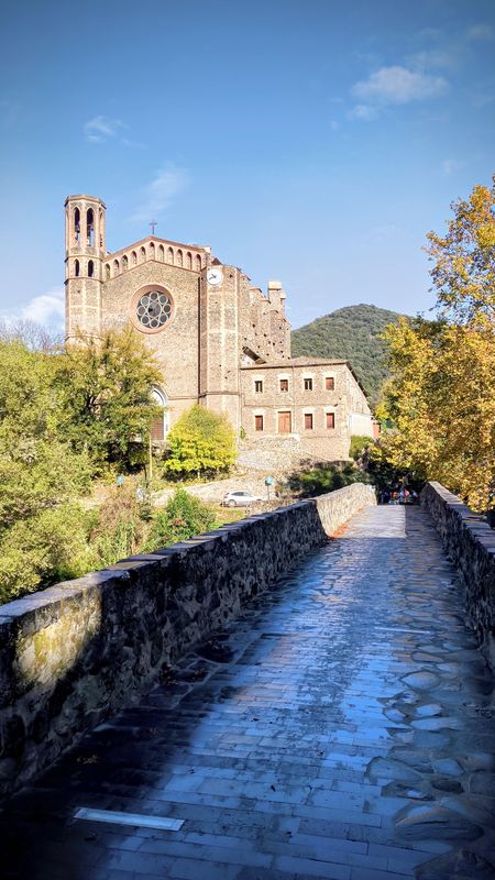 17 GARROTXA : St-Joan-les-Fonts Colldecarrera Vall-d'en-Bac St-Miquel-de-la-Torre Llongarriu Capsacosta St-Salvador-de-Bianya