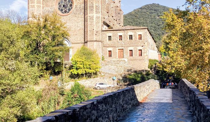 Foto 1 de la ruta de Bikemap "17 GARROTXA : St-Joan-les-Fonts Colldecarrera Vall-d'en-Bac St-Miquel-de-la-Torre Llongarriu Capsacosta St-Salvador-de-Bianya"