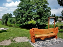 Destacado 4 en la ruta de Bikemap "Okruh přes Žehuň,Dymokury a Lovčice" Destacado 4 en la ruta de Bikemap "Okruh přes Žehuň,Dymokury a Lovčice"