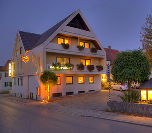 Hebe Bild 1 entlang der Bikemap-Route "Jogging Tour Uttenhofen" hervor