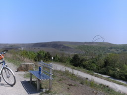 Hebe Bild 2 entlang der Bikemap-Route "38 Oberhausen Halde Hohenwarth Westerholt" hervor