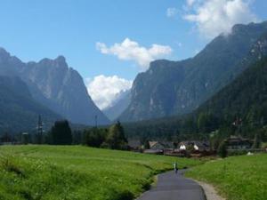 Hebe Bild 1 entlang der Bikemap-Route "Dolomitenradweg Toblach - Calalzo" hervor