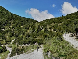 Hebe Bild 4 entlang der Bikemap-Route "Z Passo Tremalzo přes Passo Nota,Lago di Ledro,po via Ponale přes Riva del Garda do Nago" hervor