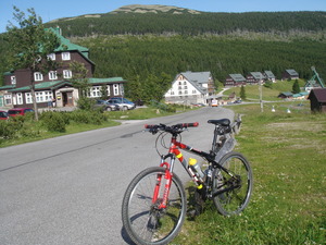 Hebe Bild 43 entlang der Bikemap-Route "Karkonosze, najstromsze podjazdy asfaltowe" hervor