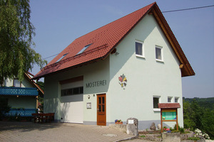 Hebe Bild 3 entlang der Bikemap-Route "Tour 1 – Backhausgeschichten, Pferdeglück und Streuobstwiesen" hervor