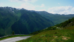 Hebe Bild 23 entlang der Bikemap-Route "Zillertal-Z Aschau okruh po Zillertaler Höhenstrasse" hervor
