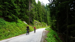 Hebe Bild 7 entlang der Bikemap-Route "Zillertal-Z Aschau okruh po Zillertaler Höhenstrasse" hervor