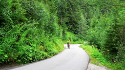 Hebe Bild 4 entlang der Bikemap-Route "Zillertal-Z Aschau okruh po Zillertaler Höhenstrasse" hervor