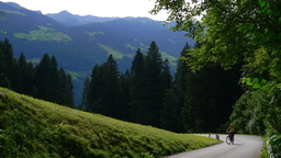 Hebe Bild 1 entlang der Bikemap-Route "Zillertal-Z Aschau okruh po Zillertaler Höhenstrasse" hervor