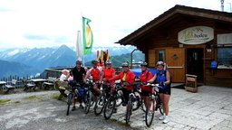 Hebe Bild 21 entlang der Bikemap-Route "Zillertal-Z Aschau okruh po Zillertaler Höhenstrasse" hervor