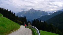 Hebe Bild 25 entlang der Bikemap-Route "Zillertal-Z Aschau okruh po Zillertaler Höhenstrasse" hervor