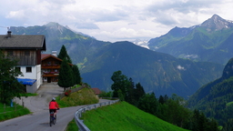 Hebe Bild 27 entlang der Bikemap-Route "Zillertal-Z Aschau okruh po Zillertaler Höhenstrasse" hervor