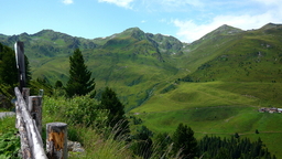Hebe Bild 15 entlang der Bikemap-Route "Zillertal-Z Aschau okruh po Zillertaler Höhenstrasse" hervor