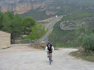 Hebe Bild 3 entlang der Bikemap-Route "Calles-La Puente Alta-Las Marianetas" hervor