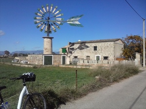 Hebe Bild 1 entlang der Bikemap-Route "Mallorca: es Pil·larí-Sant Jordi-Llucmajor-s'Arenal-es Pil·larí (I)" hervor