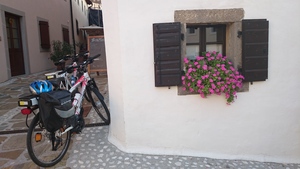 Hebe Bild 9 entlang der Bikemap-Route "Grado - Smartno" hervor