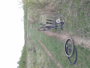 Hebe Bild 4 entlang der Bikemap-Route "Recording from 15:34, April 21" hervor Hebe Bild 4 entlang der Bikemap-Route "Recording from 15:34, April 21" hervor