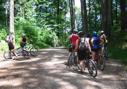 Hebe Bild 3 entlang der Bikemap-Route "seentour1" hervor Hebe Bild 3 entlang der Bikemap-Route "seentour1" hervor