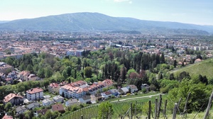 Hebe Bild 22 entlang der Bikemap-Route "Maribor with Piramida and town center" hervor Hebe Bild 22 entlang der Bikemap-Route "Maribor with Piramida and town center" hervor