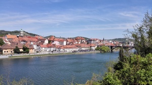 Hebe Bild 38 entlang der Bikemap-Route "Maribor with Piramida and town center" hervor Hebe Bild 38 entlang der Bikemap-Route "Maribor with Piramida and town center" hervor