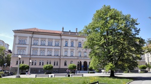 Hebe Bild 34 entlang der Bikemap-Route "Maribor with Piramida and town center" hervor Hebe Bild 34 entlang der Bikemap-Route "Maribor with Piramida and town center" hervor