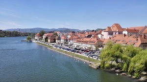 Hebe Bild 37 entlang der Bikemap-Route "Maribor with Piramida and town center" hervor Hebe Bild 37 entlang der Bikemap-Route "Maribor with Piramida and town center" hervor