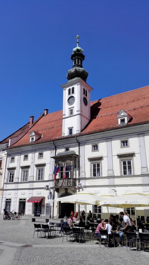 Hebe Bild 36 entlang der Bikemap-Route "Maribor with Piramida and town center" hervor Hebe Bild 36 entlang der Bikemap-Route "Maribor with Piramida and town center" hervor