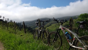 Hebe Bild 1 entlang der Bikemap-Route "Pedal ICPinda X Estrada do Borba X Serrinha X Estrada Pinhão do Borba" hervor Hebe Bild 1 entlang der Bikemap-Route "Pedal ICPinda X Estrada do Borba X Serrinha X Estrada Pinhão do Borba" hervor