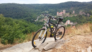 Hebe Bild 8 entlang der Bikemap-Route "Hardegg, Kaja + Znojmo" hervor