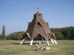 Hebe Bild 17 entlang der Bikemap-Route "Ceglédbercel-Budai út-Cegléd-Csemő-Hantháza-Pusztavacs-Dánszentmiklós-Albertirsa-Bercelcity" hervor
