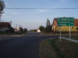 Hebe Bild 6 entlang der Bikemap-Route "Ceglédbercel-Budai út-Cegléd-Csemő-Hantháza-Pusztavacs-Dánszentmiklós-Albertirsa-Bercelcity" hervor