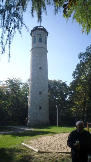 Hebe Bild 2 entlang der Bikemap-Route "Wanderung Paulinen- Karolinenturm 10-15" hervor