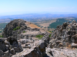 Hebe Bild 2 entlang der Bikemap-Route "Skopje to Kokino Megalithic Observatory" hervor