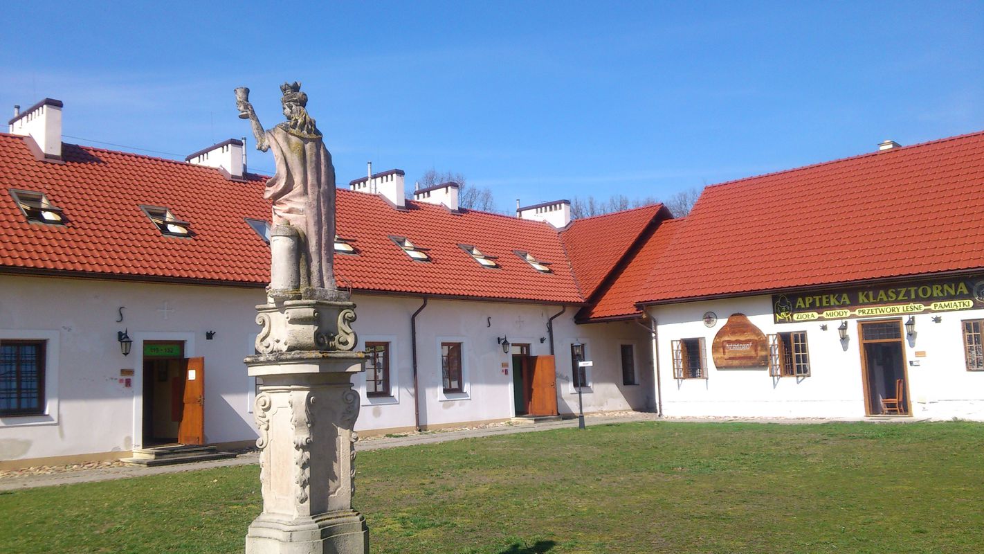 PUSTELNIA ZŁOTEGO LASU