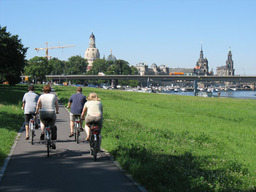 Hebe Bild 29 entlang der Bikemap-Route "Prague-Dresden" hervor