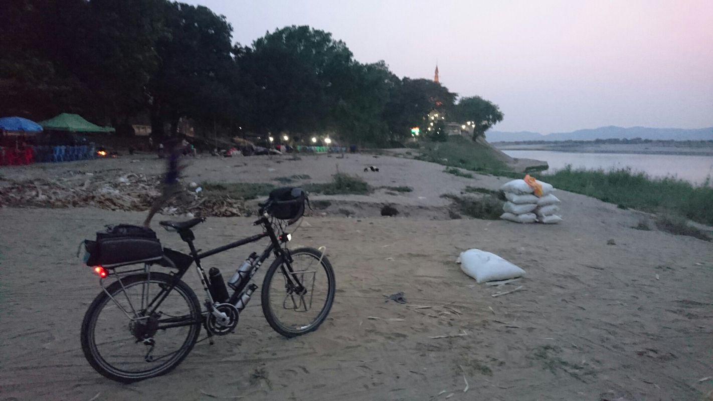bike tour through Nyaung-U