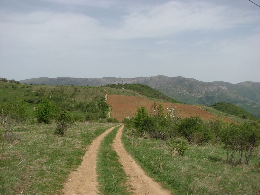 Гара Лакатник - вр. Потока - х. Тръстеная - с. Бов - с. Лакатник