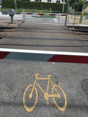 Hebe Bild 1 entlang der Bikemap-Route "ride through Reinach (BL)" hervor